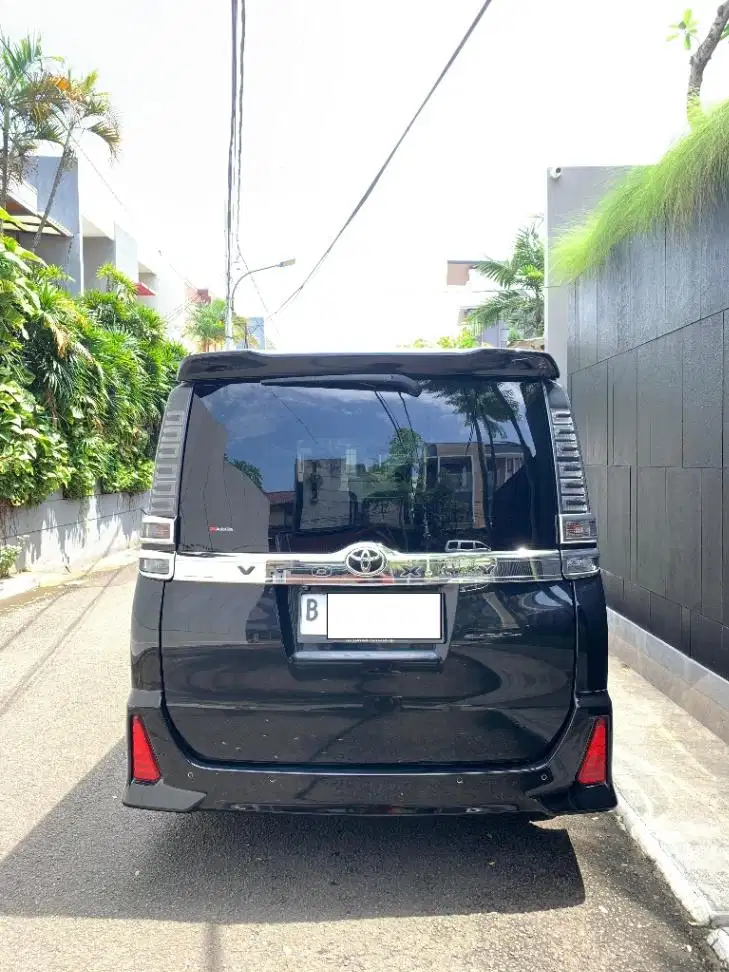 TOYOTA VOXY 2.0 AUTOMATIC 2020 (PAJAK PANJANG)