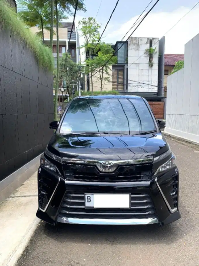 TOYOTA VOXY 2.0 AUTOMATIC 2020 (PAJAK PANJANG)