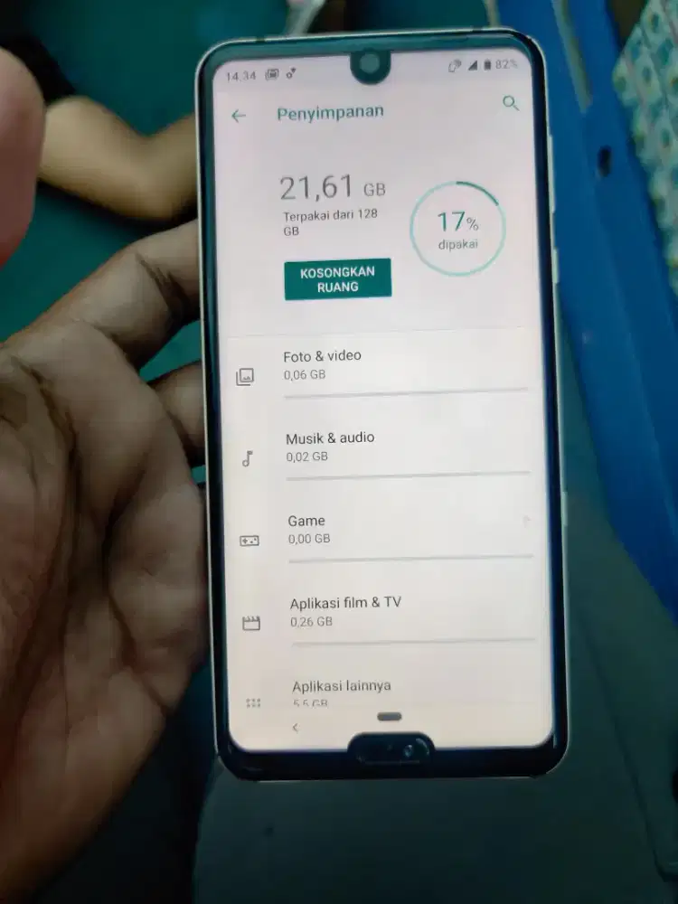 Sharp Aquos r3 minus