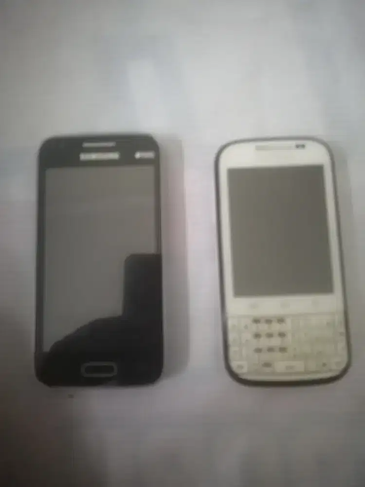 Di maharkan hp samsung 2 unit masih normal pemakaian