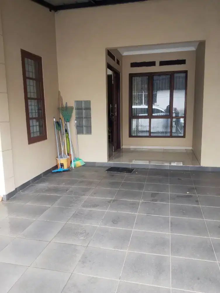 Disewakan rumah, di limo depok