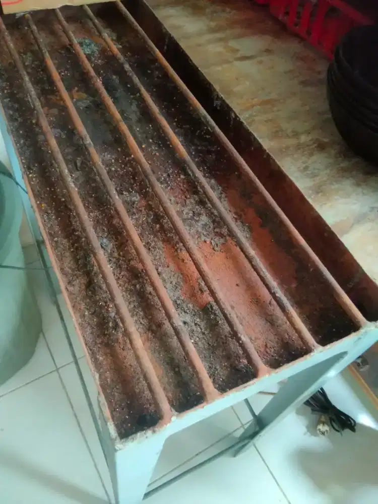 Bakaran ayam bahan besi paten