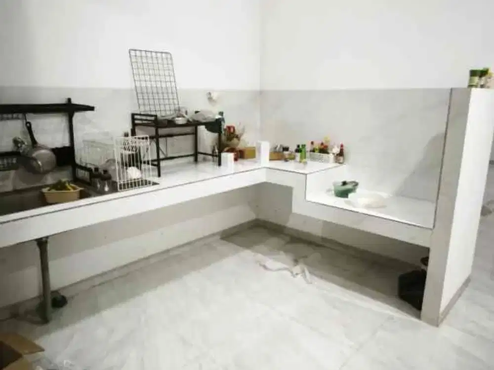 DISEWA / DIJUAL 
RUMAH MEKAR WANGI
Sangat siap huni,
Bangunan baru,  Jalanan luas 
Aman dlm cluster

LT 125 LB 120
3 KT+ 1
3 KM +1
Air jetpump
Listrik 2200 Watt
2 carport
SHM

Harga jual : 2,9 M Nego 
Harga sewa: 75 jt/thn,Nepis