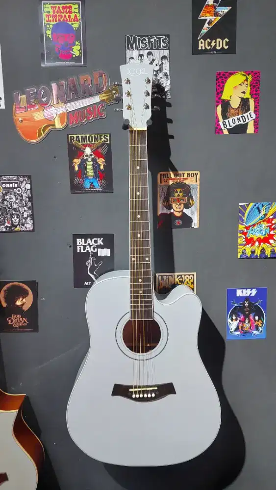 Gitar Akustik lokal