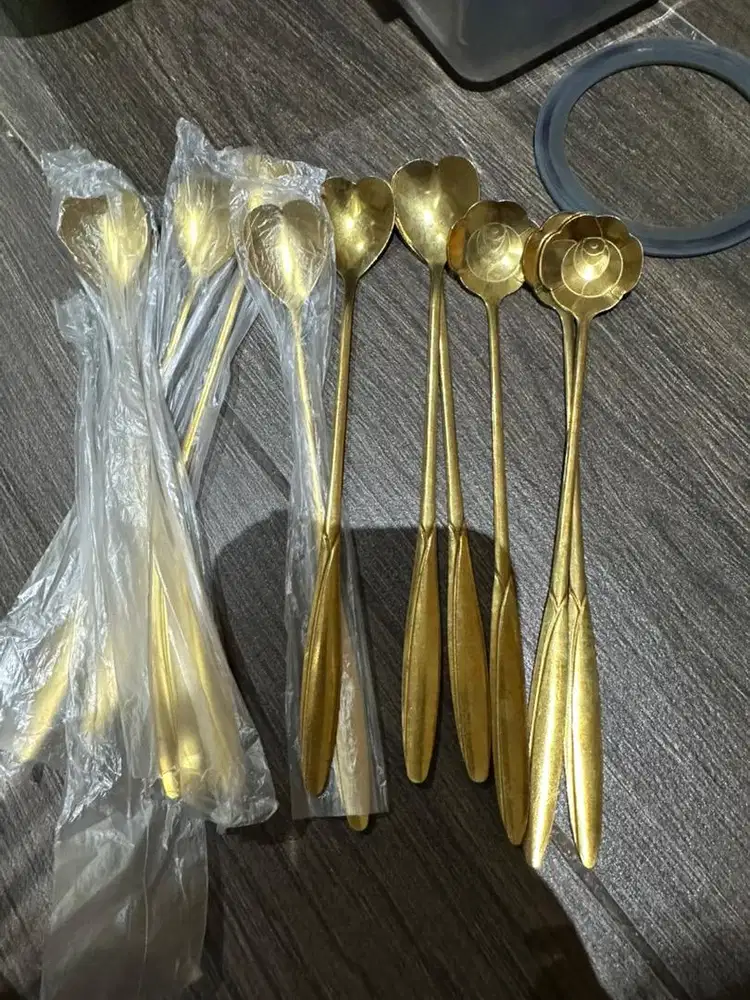 Sendok teh emas estetik