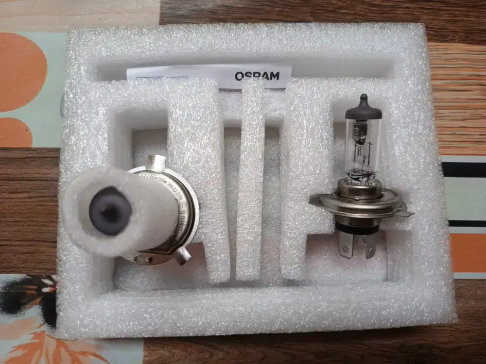 LAMPU HALOGEN SOKET H4, MERK OSRAM. BAWAAN TOYOTA CALYA