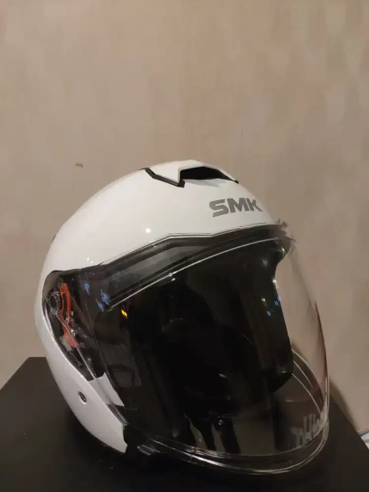 Dijual Helm SMK Putih Jarang Pakai