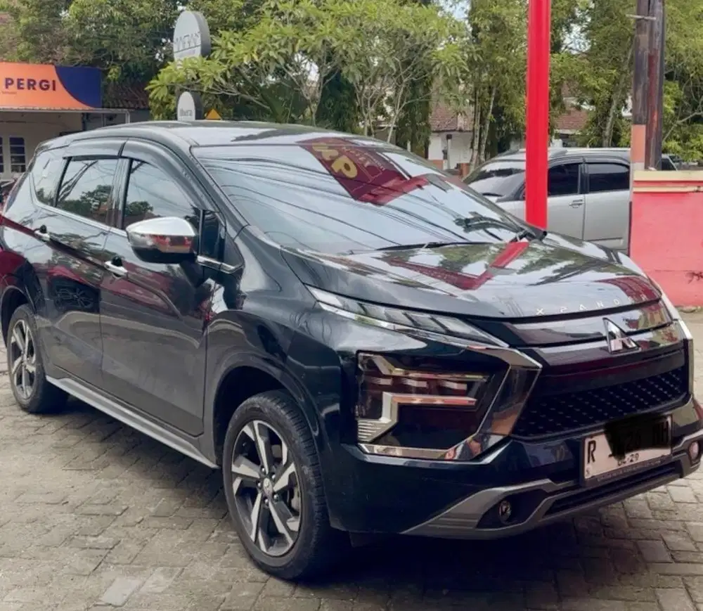 MOBIL XPANDER ULTIMATE 2024 HITAM