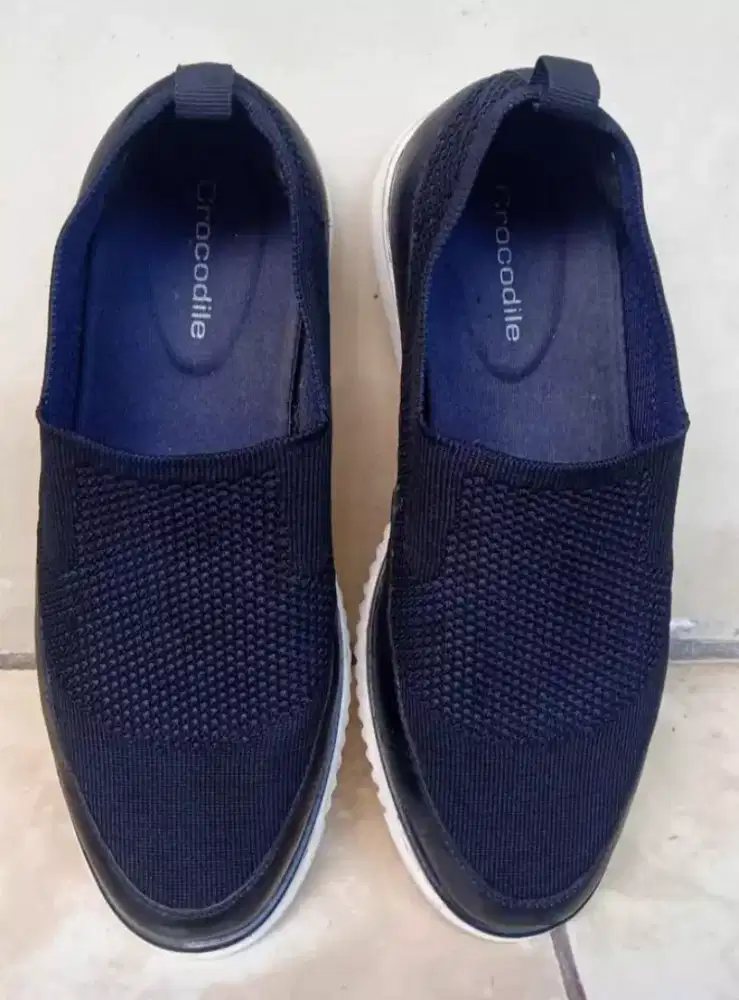 Sepatu sneaker crocodile