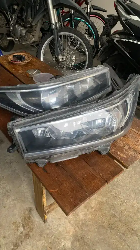 FOR SALE HEADLAMP INNOVA REBORN 2021 UP JERNIH KANCINGAN UTUH
