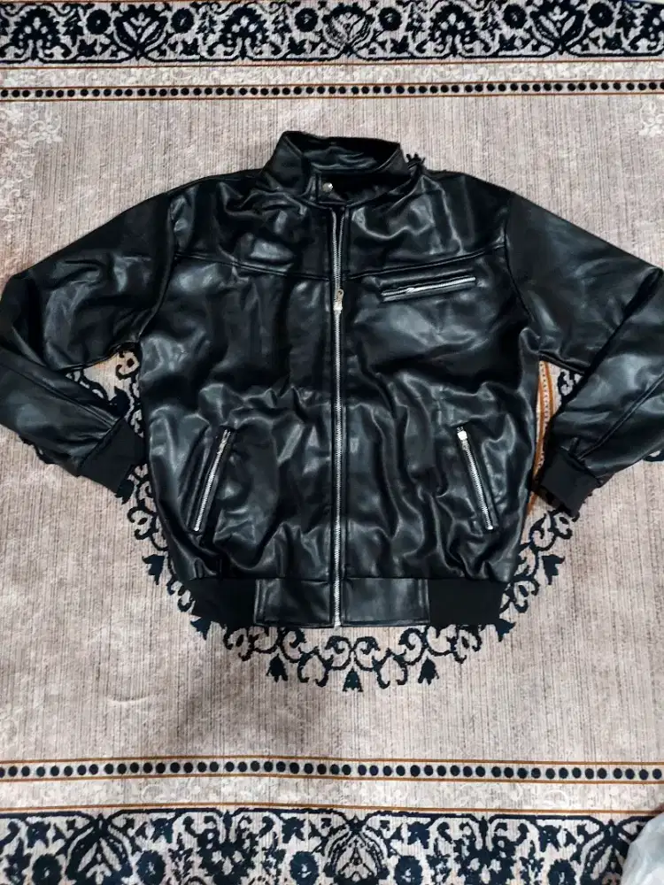 Jaket kulit hitam keren