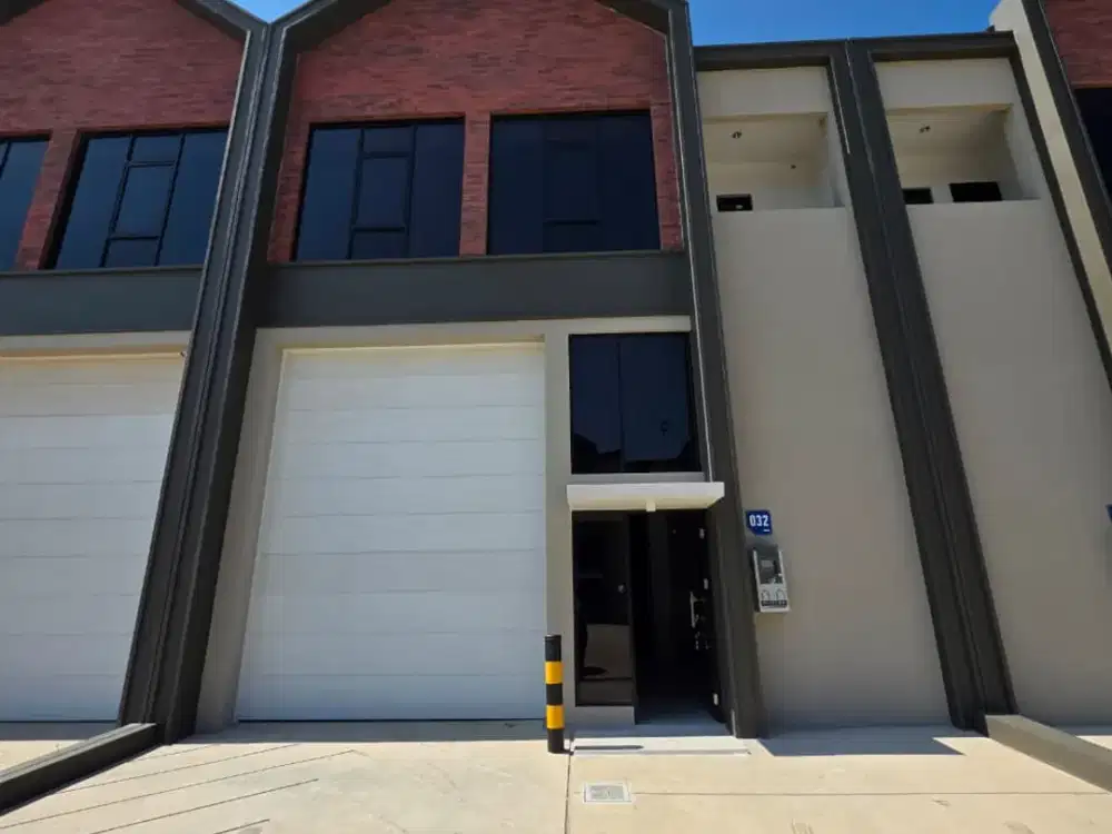 DISEWAKAN GUDANG BIZPARK MULTIGUNA PIK 2 UK 9X30 (ADA OFFICE) BRAND NEW TERMURAH