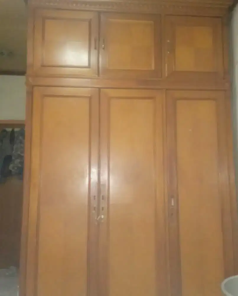 Di jual lemari pakaian