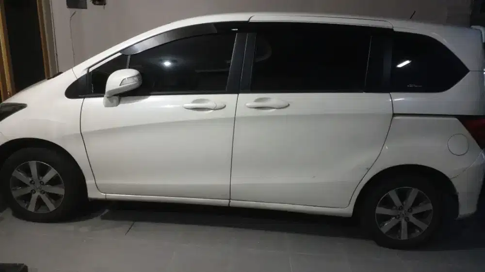Honda Freed Putih mutiara PSD 2011
