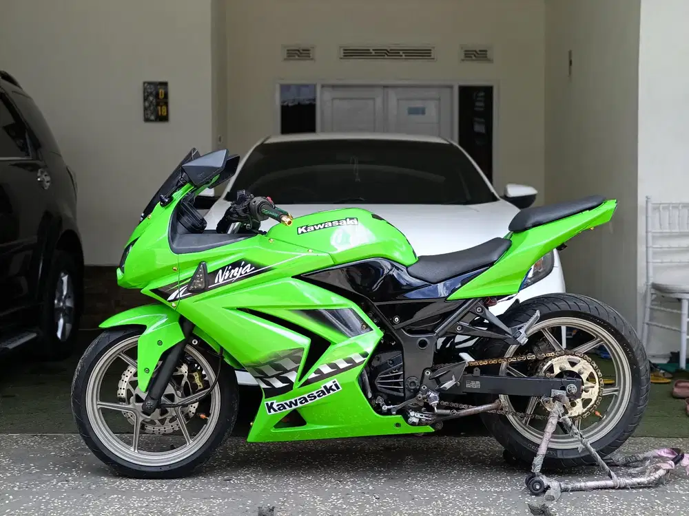 Ninja 250 tahun 2009 warna papororite/tt boleh gan cash lebih bagus