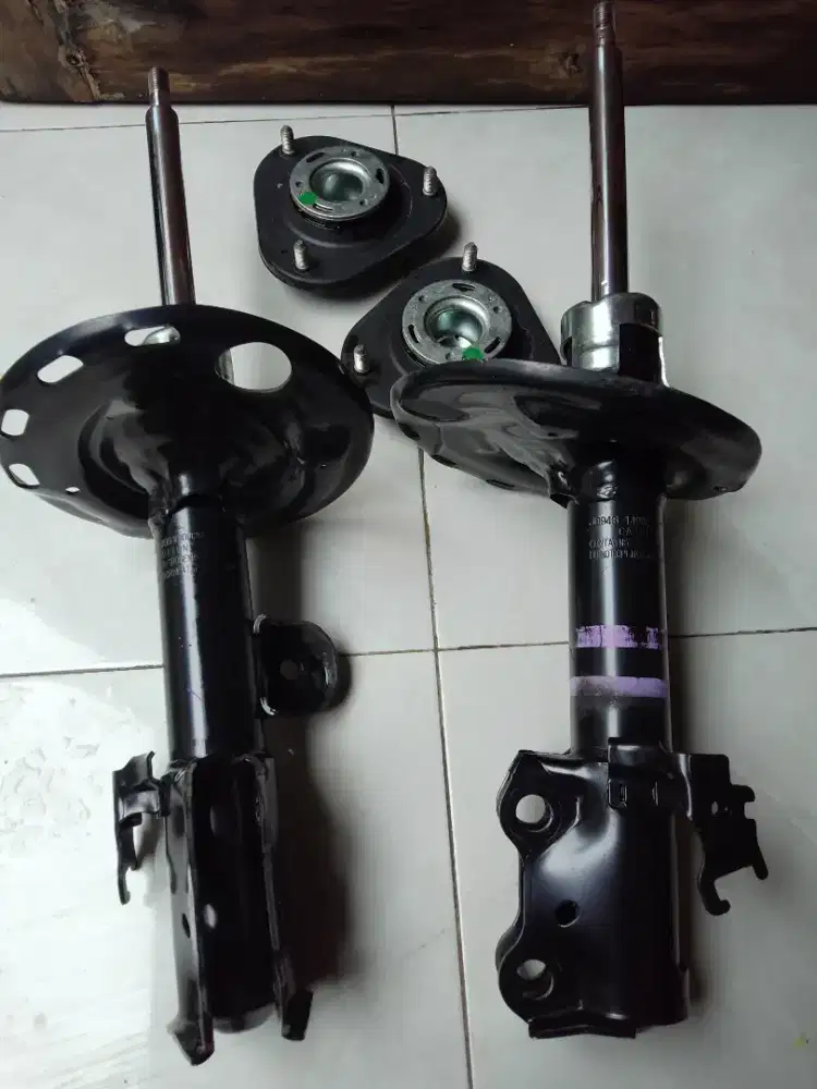 shockbreaker depan + karet support  Vellfire 2015
