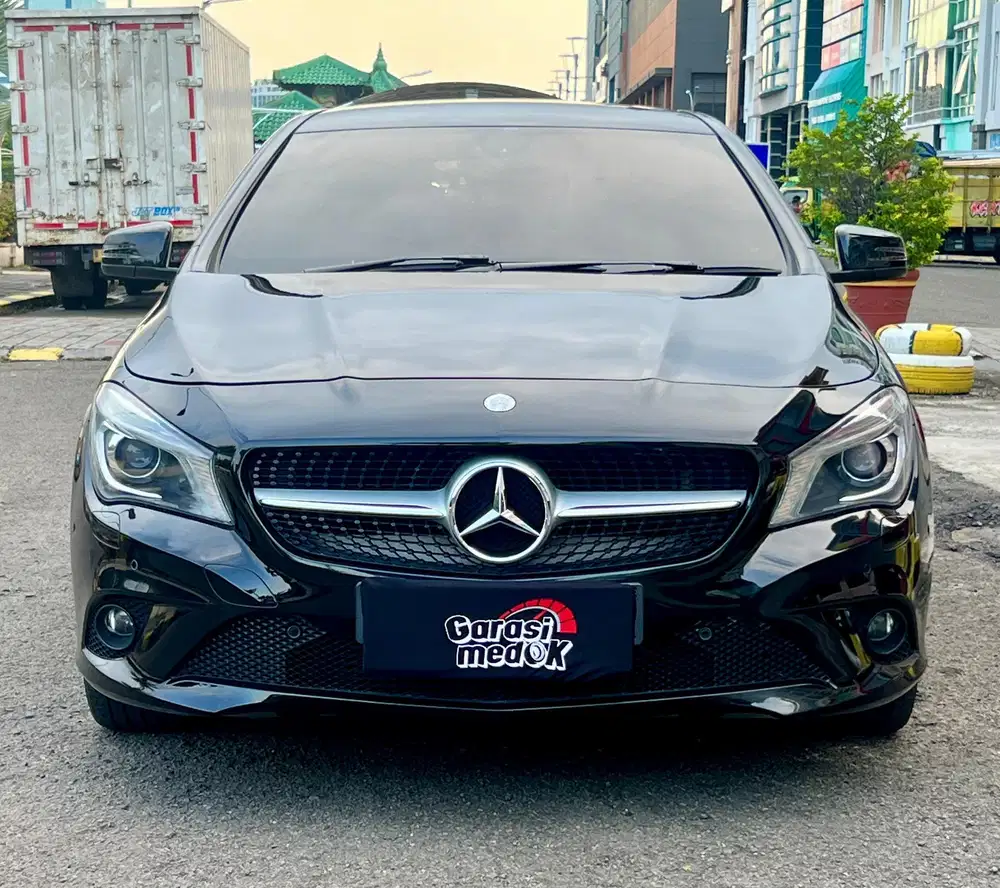 Mercedes Benz Mercy CLA200 CLA 200 Urban 2014 Antik Low KM Murah Bekas