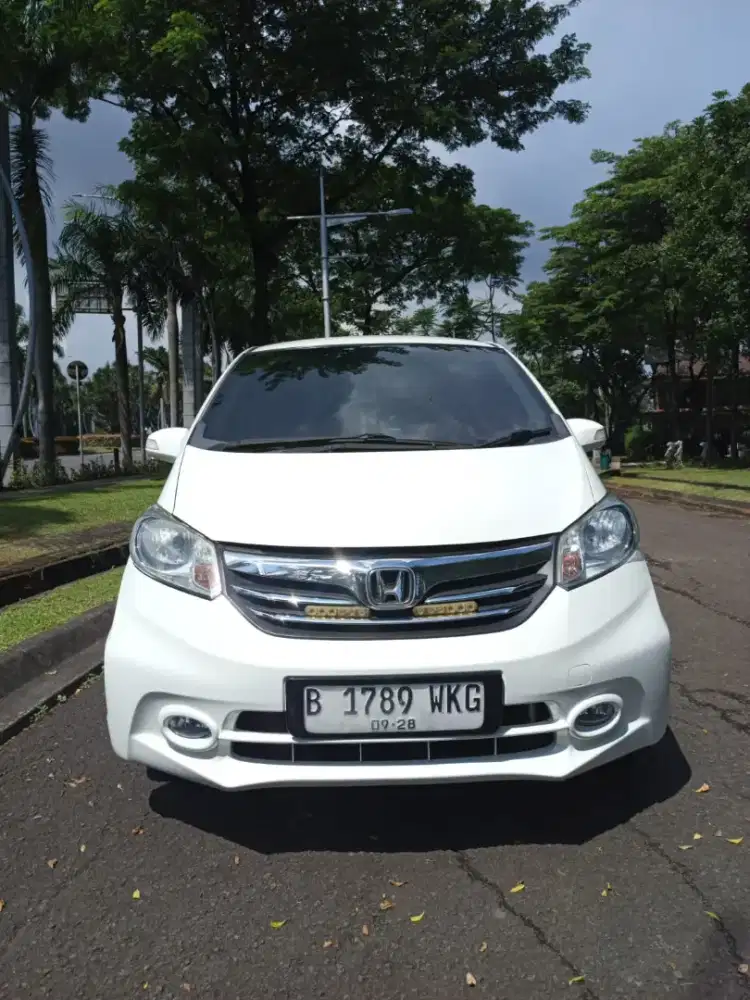 HONDA FREED PSD AT 2013 PUTIH