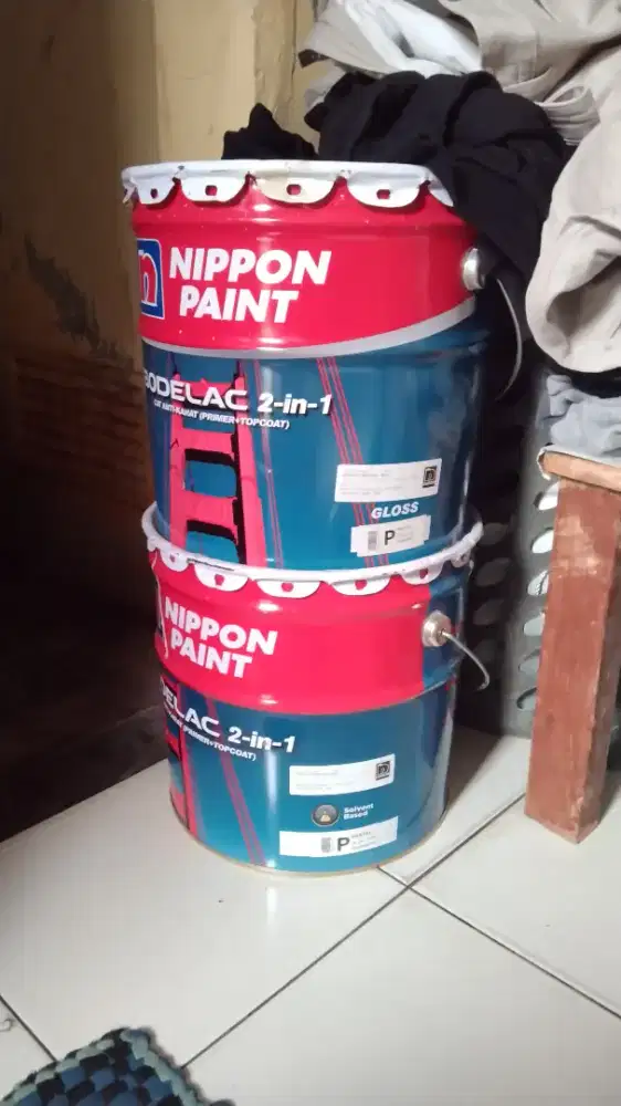 Cat besi /kayu dari produk terpercaya NIPON