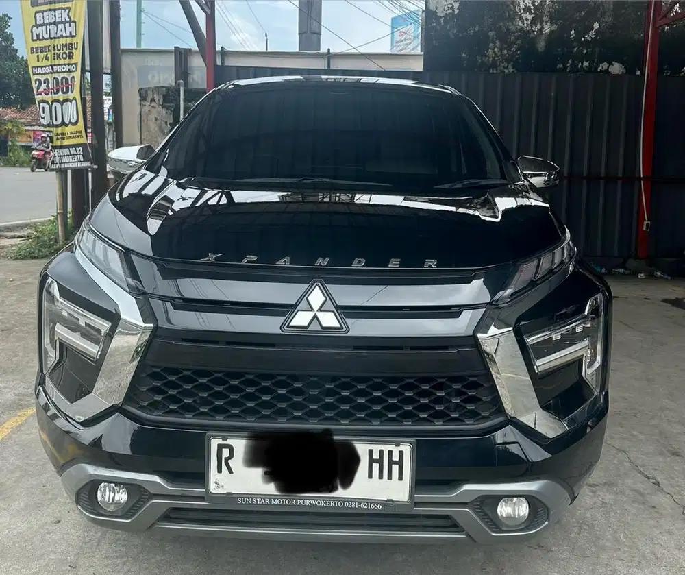 MOBIL XPANDER ULTIMATE 2024 HITAM