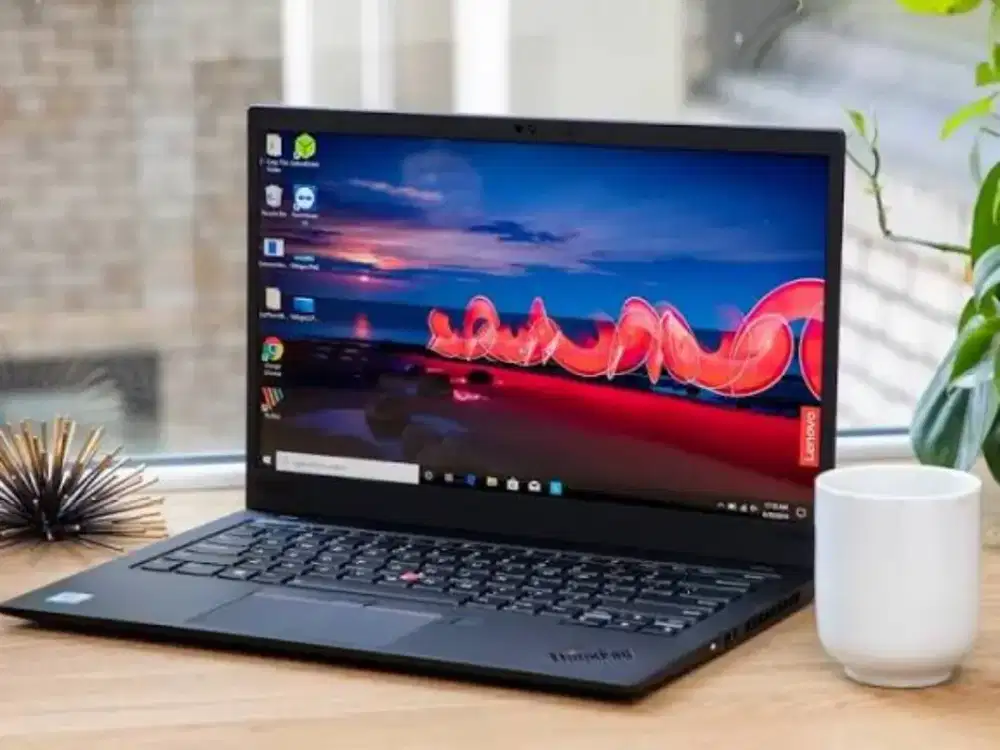 Laptop PC Lenovo Hitam