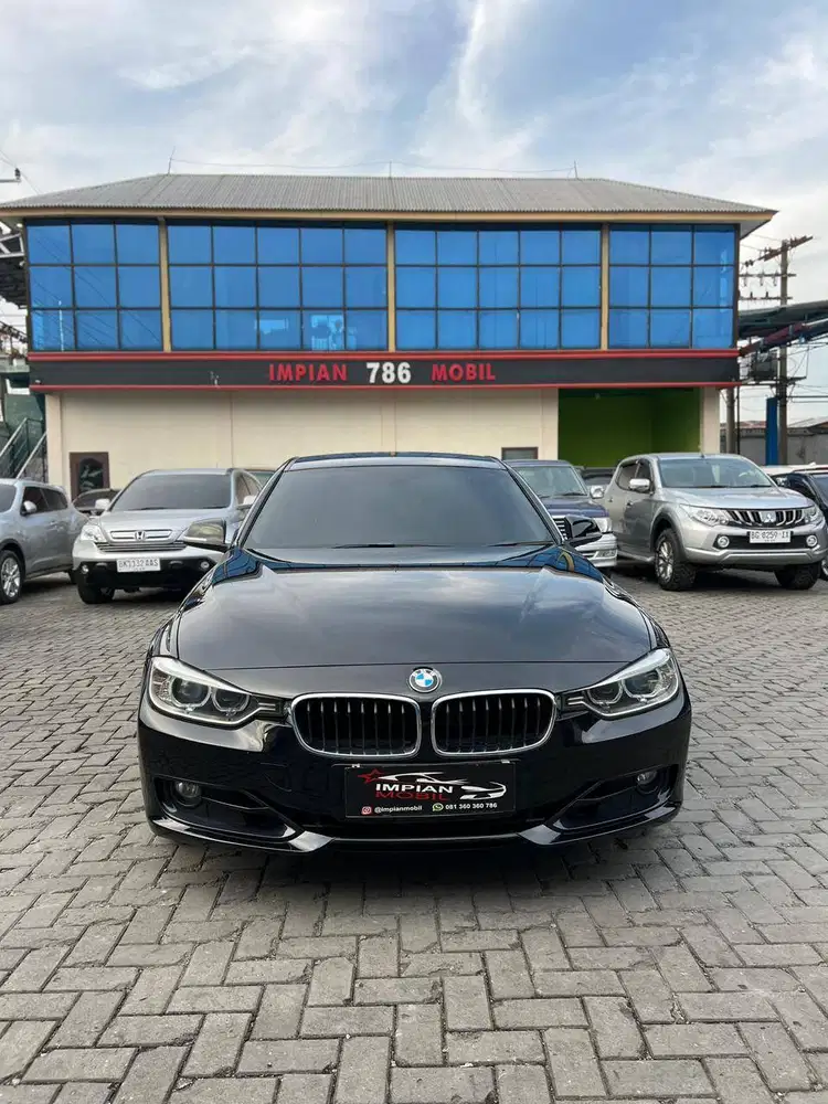 BMW 320i Sport A/T Hitam 2015 c200 mazda 6 camry v lexus is 250 audi