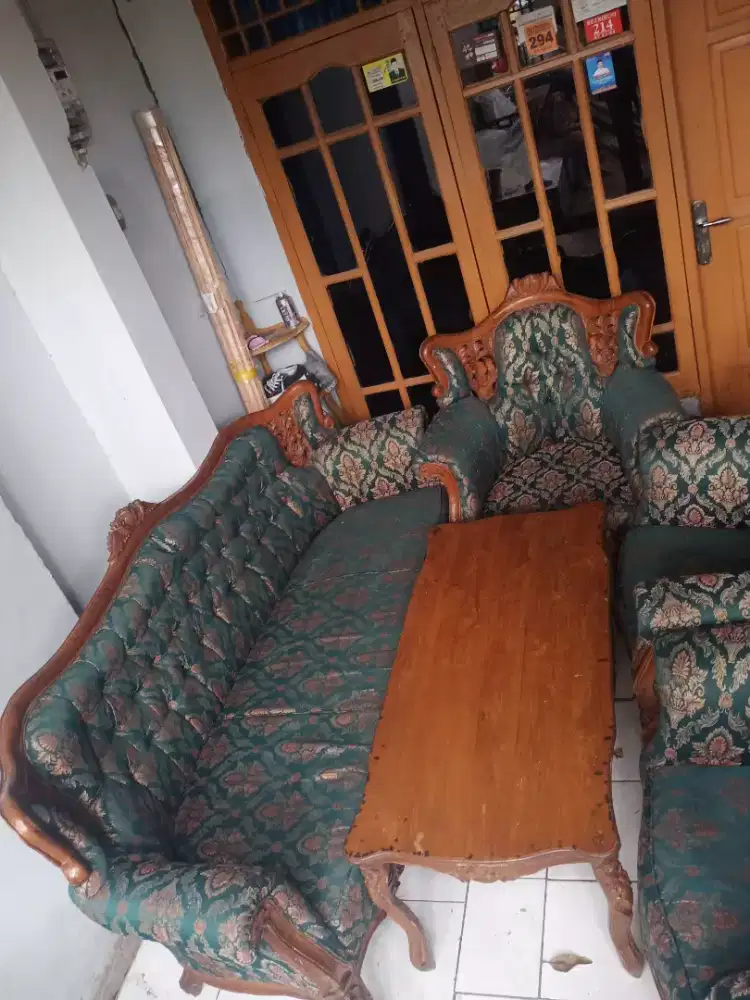 DI JUAL 1 SET MEJA BANGKU JATI