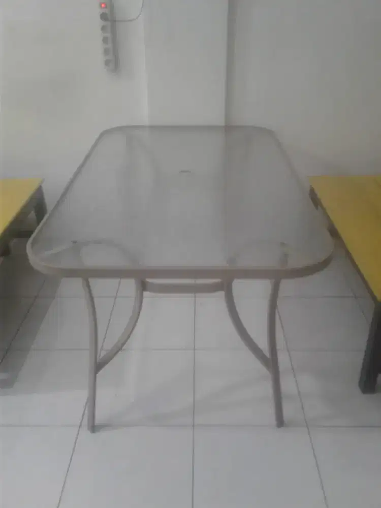 Meja kaca bekas Hotel