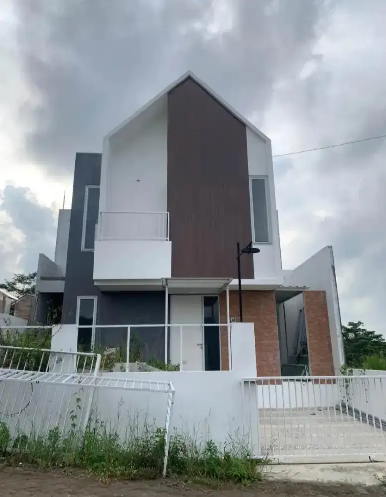 Rumah 2 lantai montana hills ngaliyan murah bangunan apa adanya