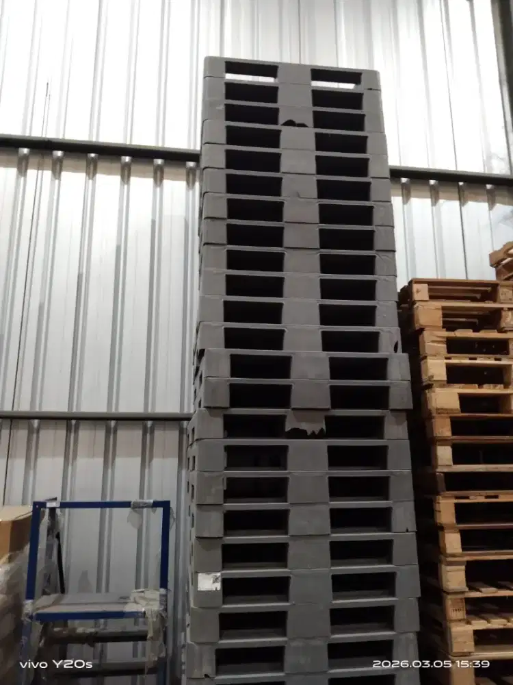 Jual Palet plastik kondisi 90%