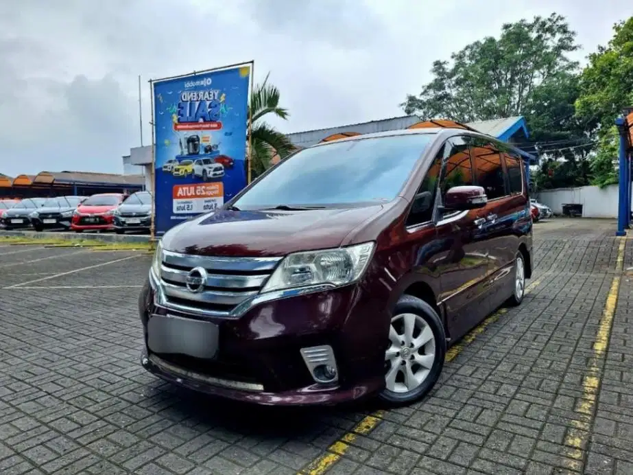 Pajak Panjang - NISSAN Serena 2.0 Highway Star Bensin A/T 2013 MERAH