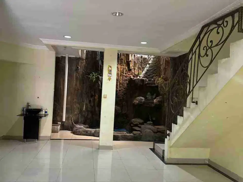 Dijual cepat Rumah 2 lantai di Metland Ujung Menteng Jakarta Timur