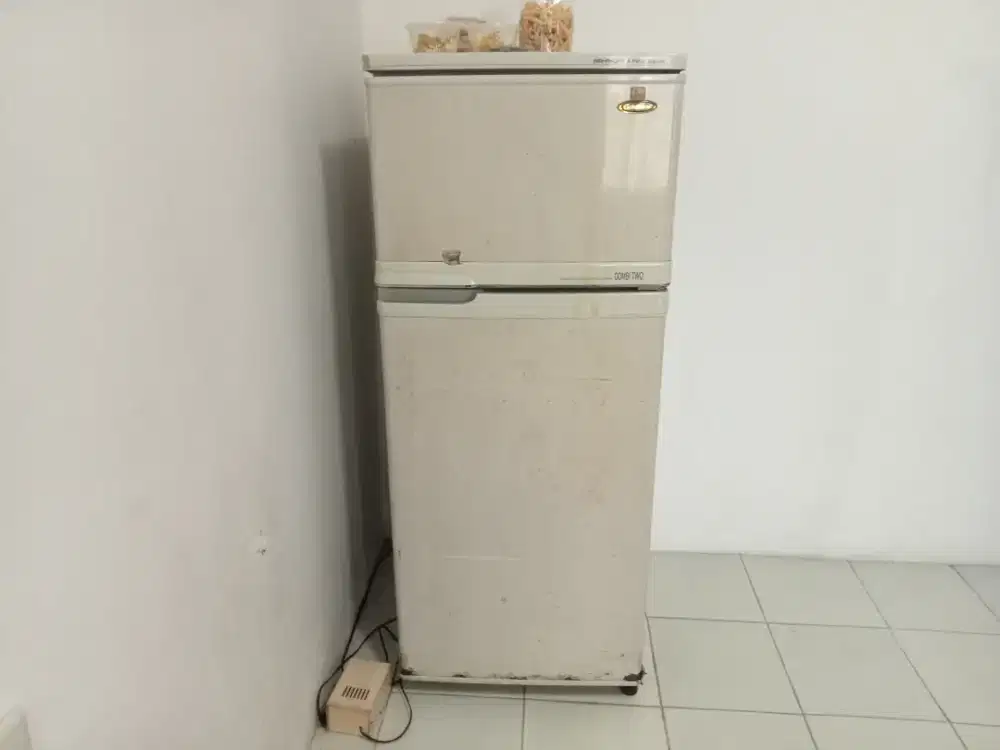 KULKAS 2 PINTU GoldStar