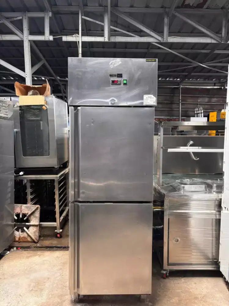 UPRIGHT CHILLER 2 PINTU

Merk Master Cool
Model ECVGN60TNM