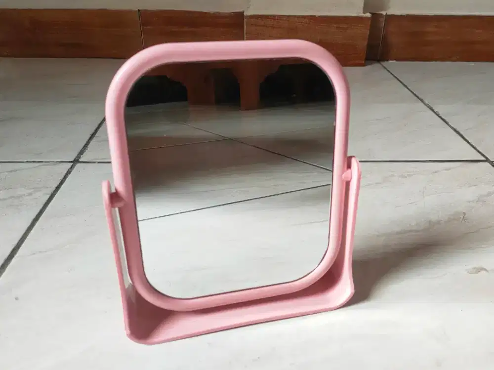 Cermin Untuk Meja