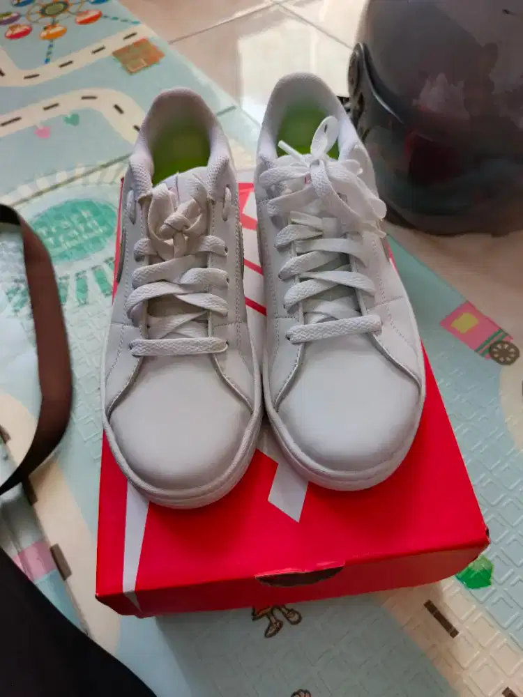 Sepatu NIKE Court Royale 2 NN ukuran US 6 - wanita