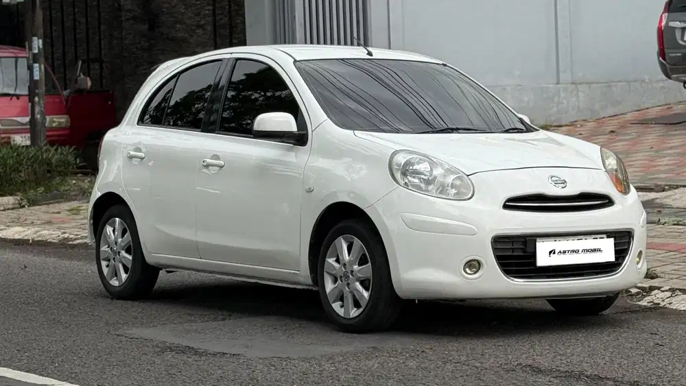 NISSAN MARCH 2013 / 2012 Matic Bagus Murah Kredit Bekas Surabaya Tgn1