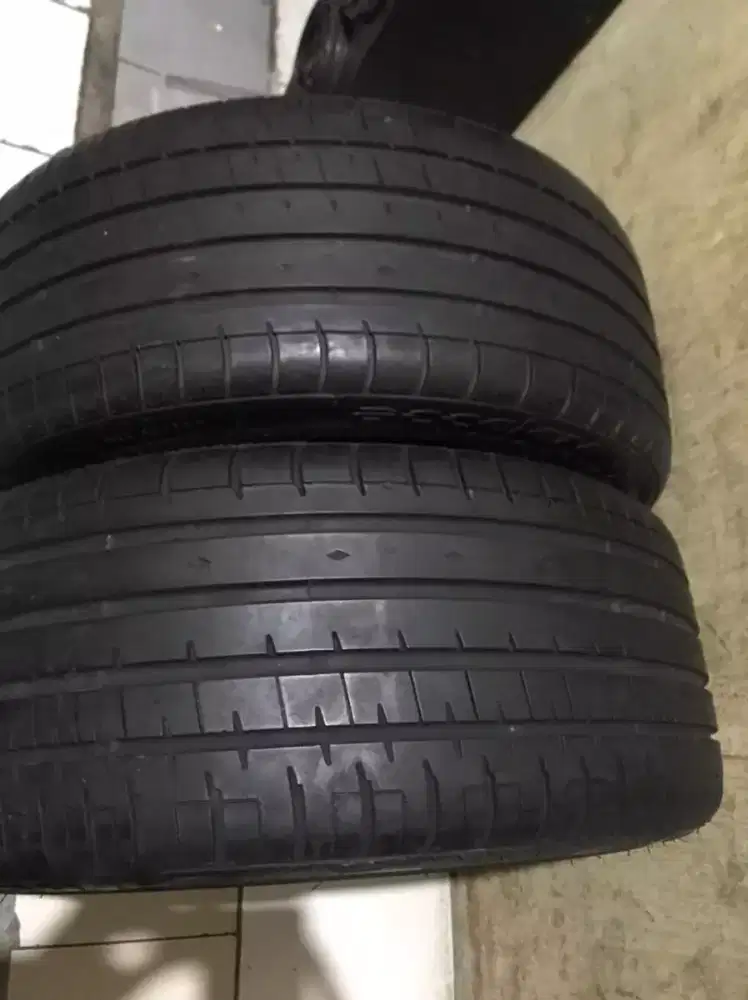 Jual ban mobil 2 pics masih sangat bagus