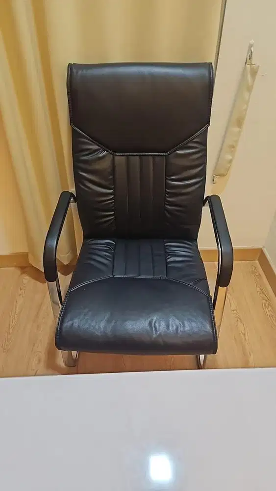 KURSI KANTOR TIDAK BERODA