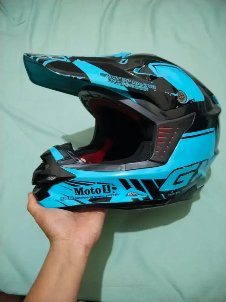 HELM GM SUPERMOTO