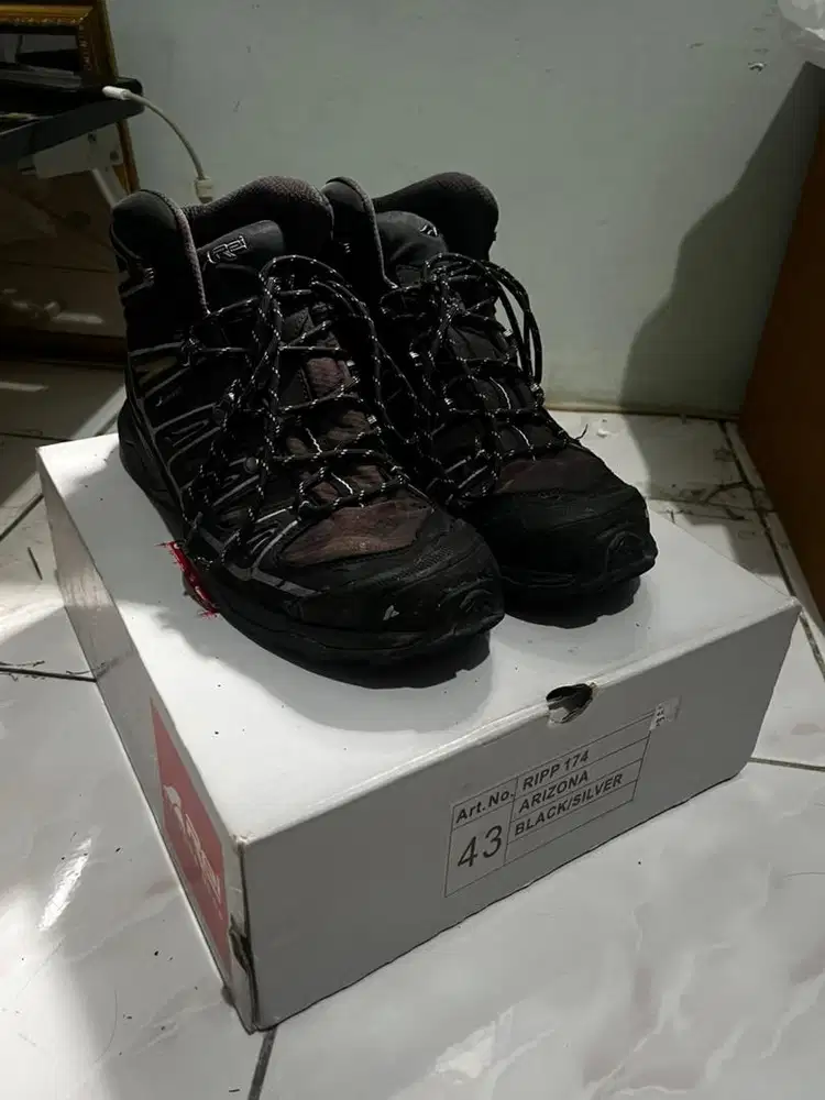 Sepatu Gunung Arei Arizona