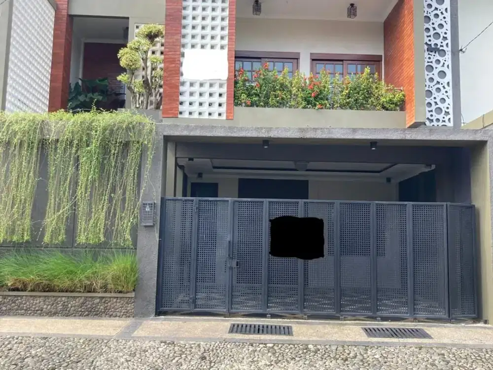 Dijual Rumah Mewah 3 Lantai dengan Lingkungan Nyaman Lokasi Maguwo