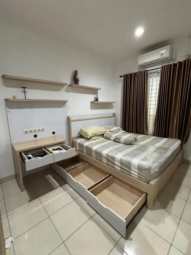 Divan Ranjang, Kasur, Meja Kerja, Lemari Baju