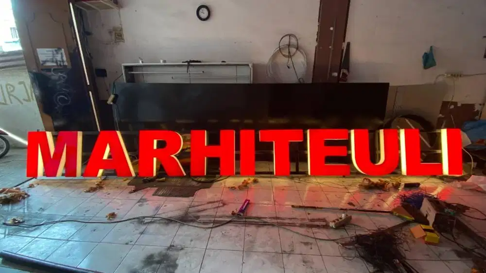 Huruf timbul akrilik lampu + Rangka besi hollow