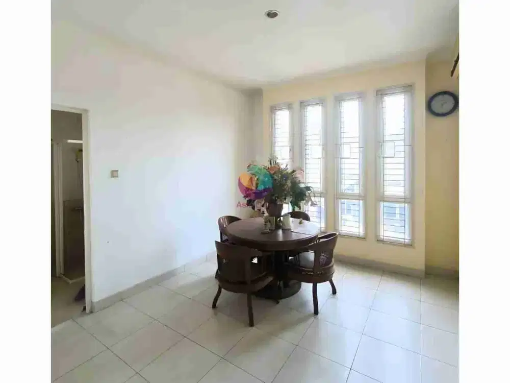 Dijual cepat rumah 2 lantai siap huni di kota wisata