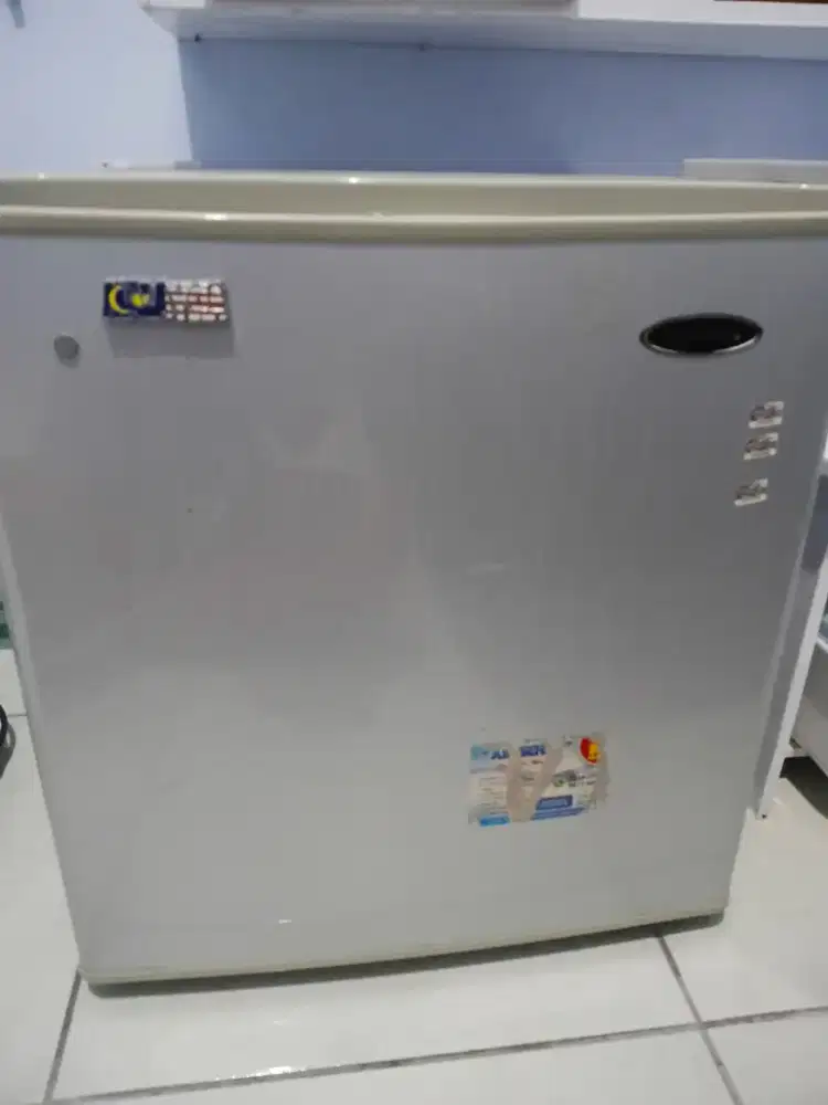 Kulkas mini / mini fridge
