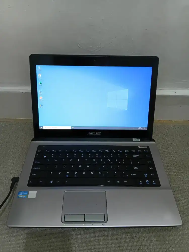 Laptop Asus K43sa core i3 2330 mulus banget kinclong