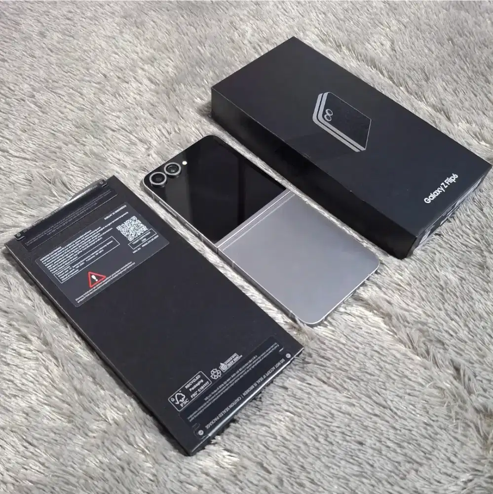 Samsung Galaxy Z Flip 6 512Gb silver mulus istimewa