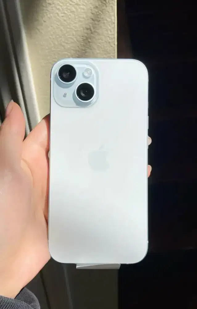 iPhone 15 128GB Gratis Adaptor garansi ibox