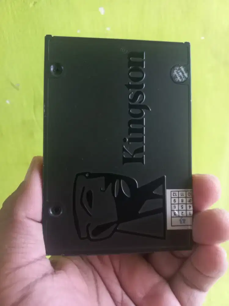 SSD Sata 512GB merk Kingston